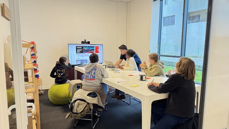 Daryl Avila Bonnet animating his UX workshop for children