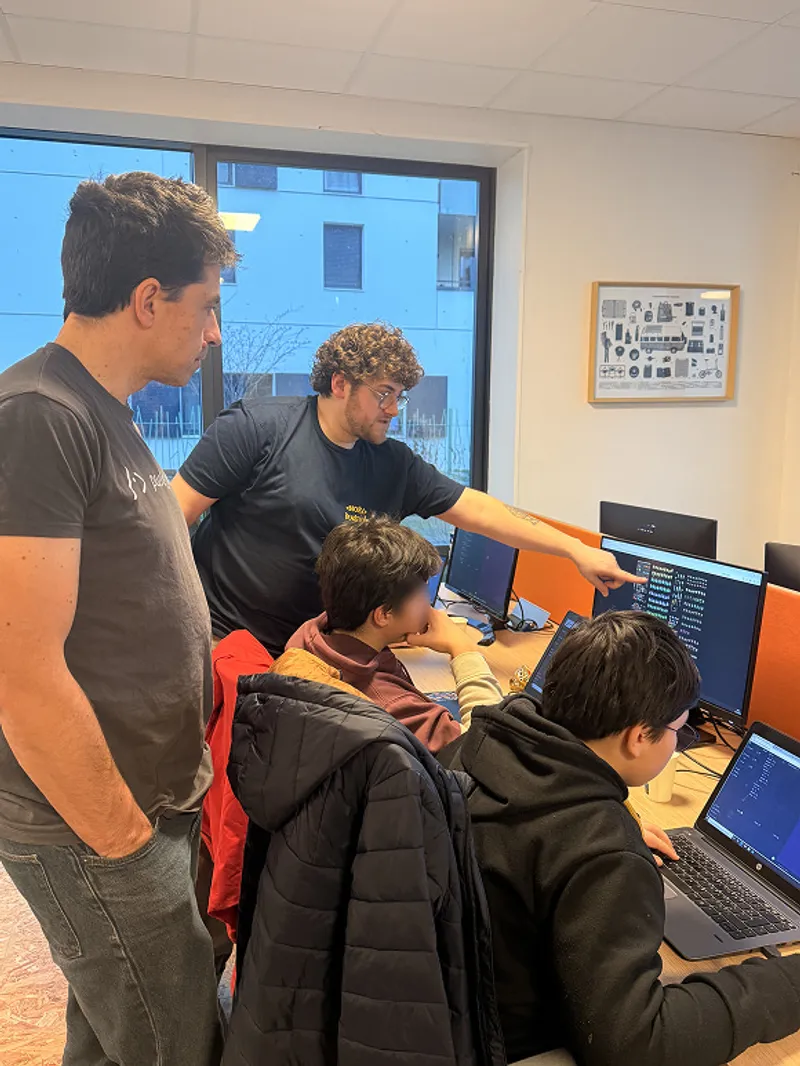 Noé Tatoud helping children creating their video game using Kaplay